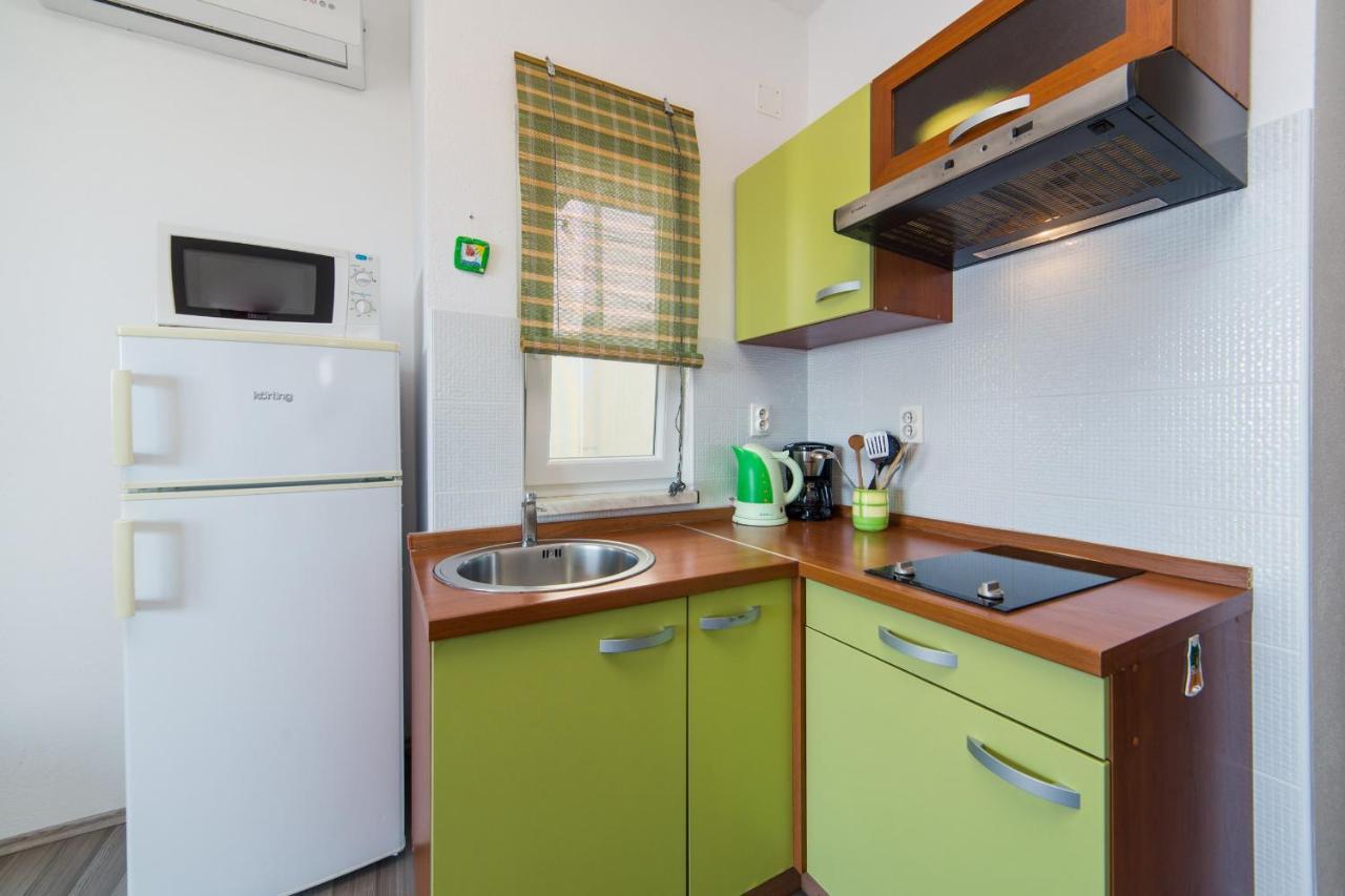 Apartments By The Sea Brist, Makarska - 11078 Exterior foto