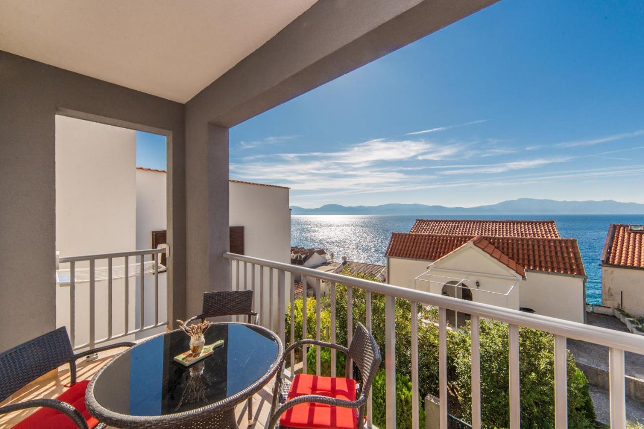 Apartments By The Sea Brist, Makarska - 11078 Exterior foto
